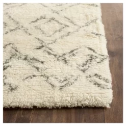 Jolie Geometric Area Rug - Safavieh