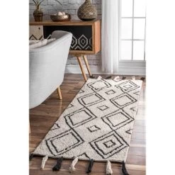 NuLOOM Lisha Moroccan Diamond Tassel Area Rug